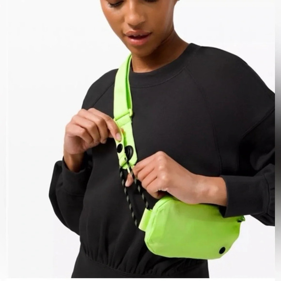 🆕💛 Lululemon Pop it Off Crossbody - Neo Mint - Picture 6 of 6